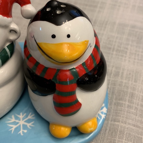 Omg! Polar bear and penguin salt and pepper shakers - Picture 4 of 5
